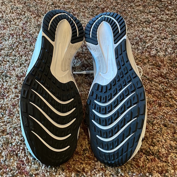 Nike sneakers - Picture 4 of 5